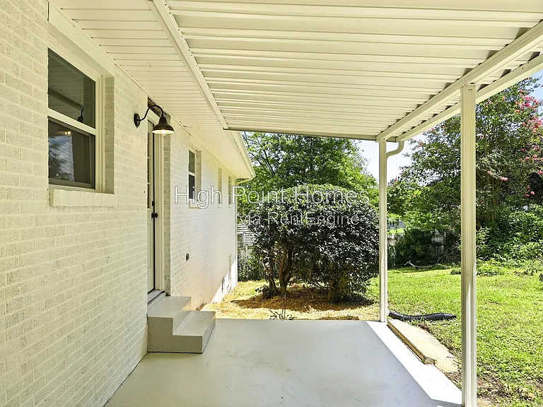 114 Alpine Dr — Photo 3