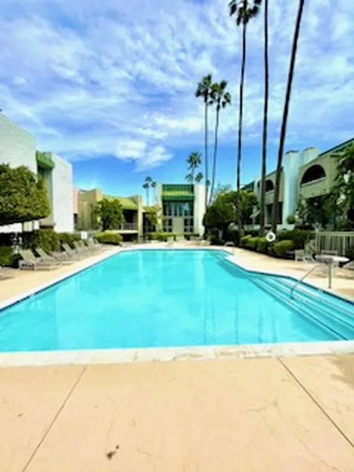 2 bed, 1962 sqft, $4,595 — Photo 2