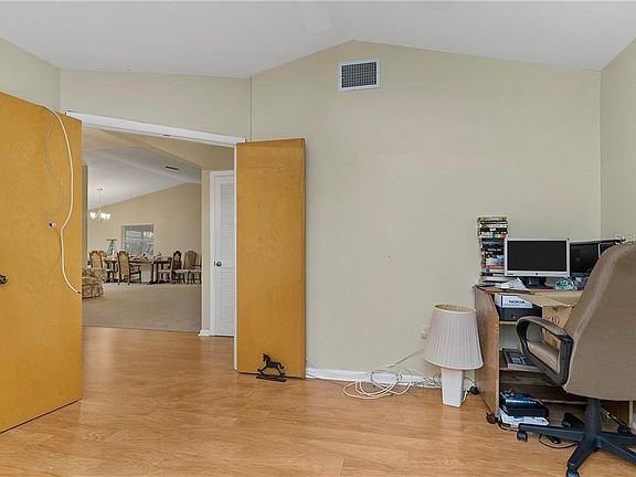 5th image of 18615 Anglewood Dr
