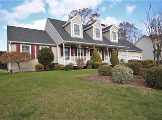 37 Lindsay Ln, Cranston, RI 02921