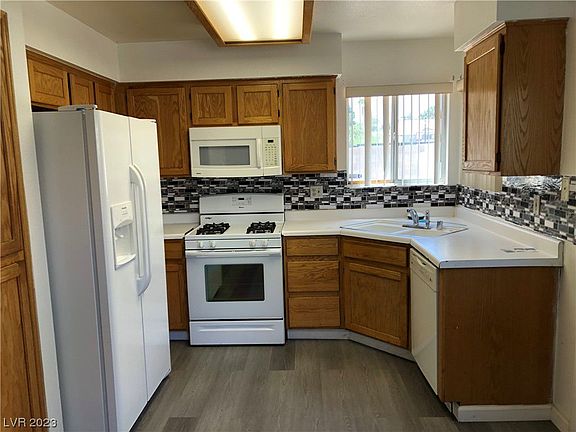 3rd image of 7105 Flowerridge Ln