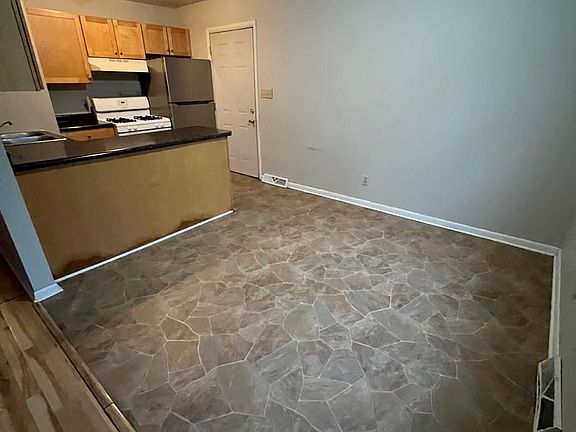 3rd image of 2316 Yale Blvd