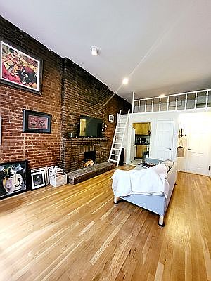 2nd image of 122 W 74th St #2R