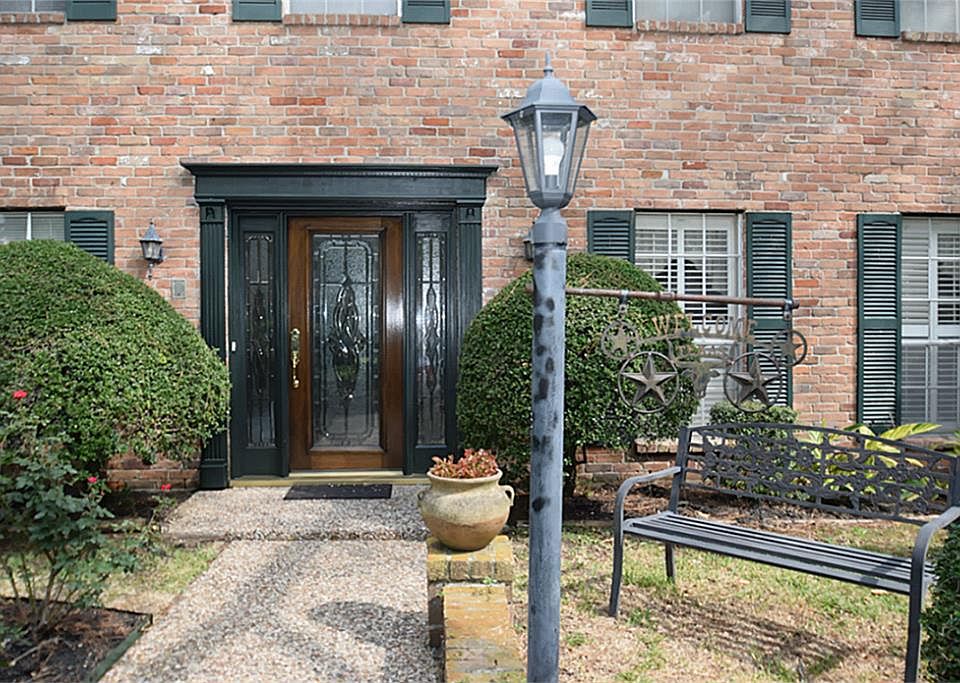 1st image of 10818 Chevy Chase Dr #00-