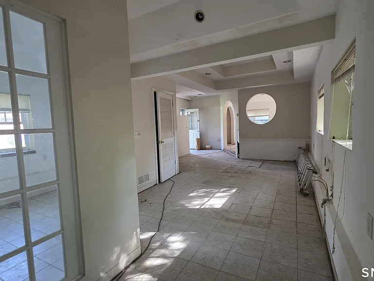 782 Center St — Photo 38