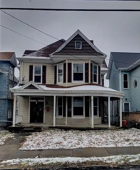47 North Ave photo 1