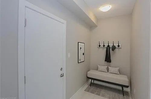 349 Edgevalley Road London — Photo 4