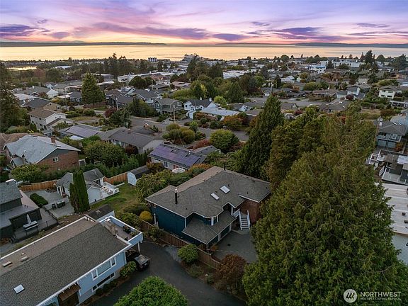 2nd image of 814 6th Avenue S