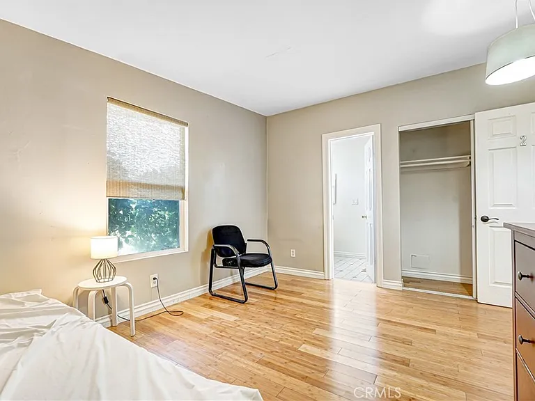 22450 Collins St — Photo 38