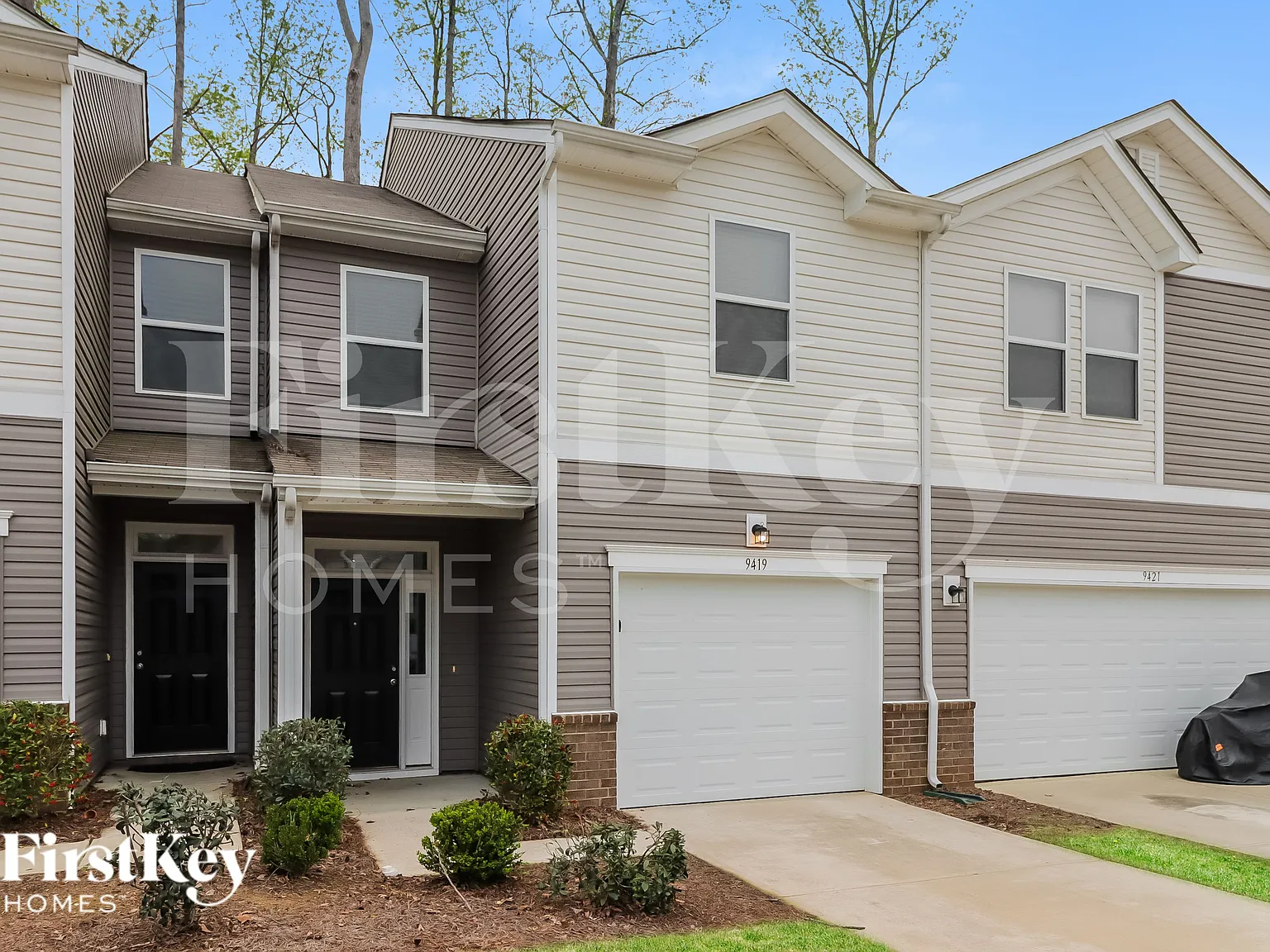 3 bed, 2.5 bath, 1609 sqft, $2,400 — Photo 3
