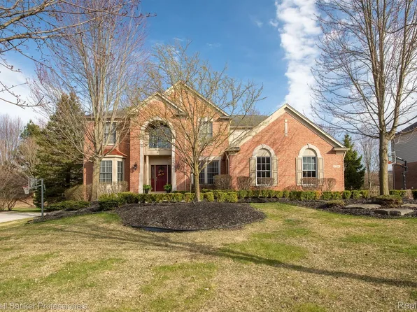 17560 White Pine Ct, Northville, MI 48168