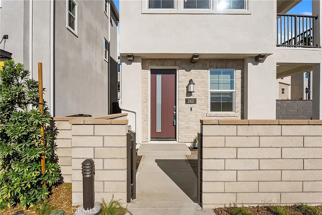 3 bed, 1597 sqft, $7,250 — Photo 2