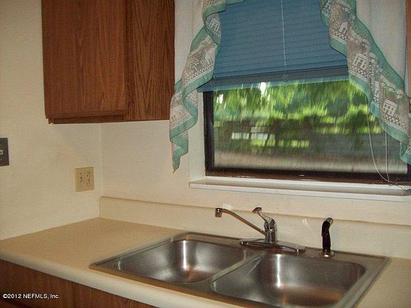 4th image of 108 Nicole Dr #1