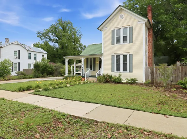98 Live Oak Ave E, Defuniak Springs, FL 32435
