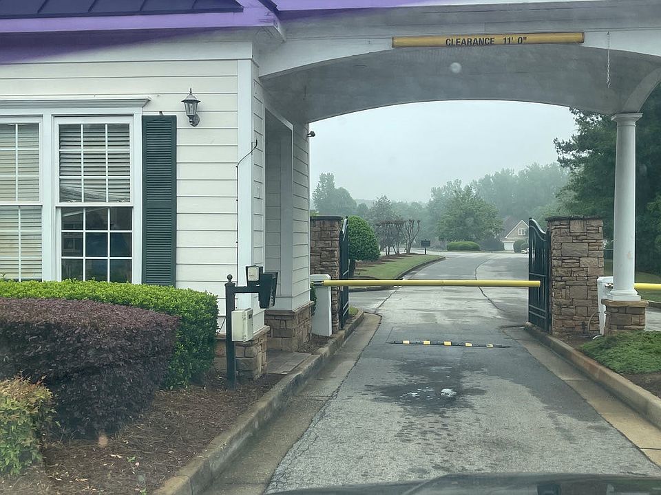 2nd image of 1606 Avery Dr