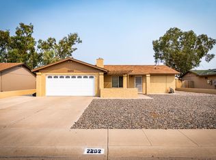 2202 W Wickieup Ln, Phoenix, AZ 85027
