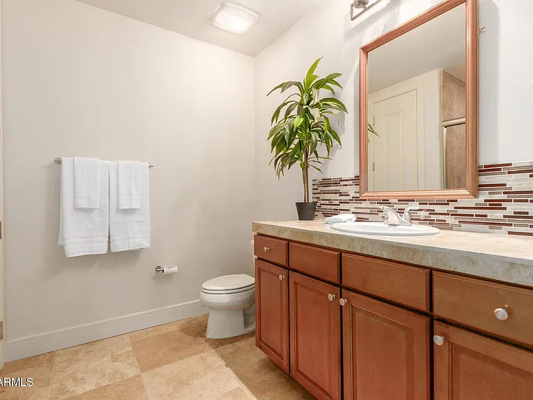 2211 E Camelback Rd #106 — Photo 22