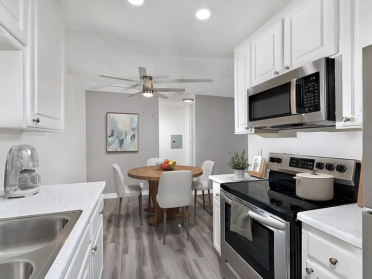 Pine Vista Apartments — Photo 9