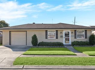 574 Dover Ln, Gretna, LA 70056