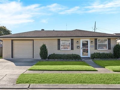 574 Dover Ln, Gretna, LA, 70056