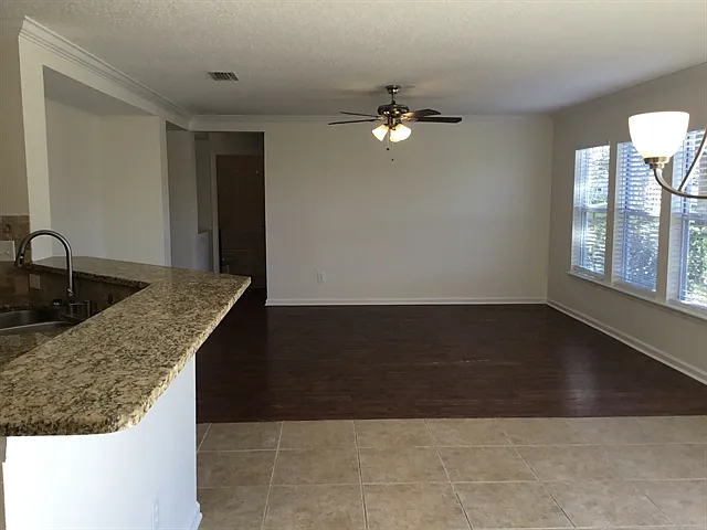385 Bostwick Cir — Photo 10