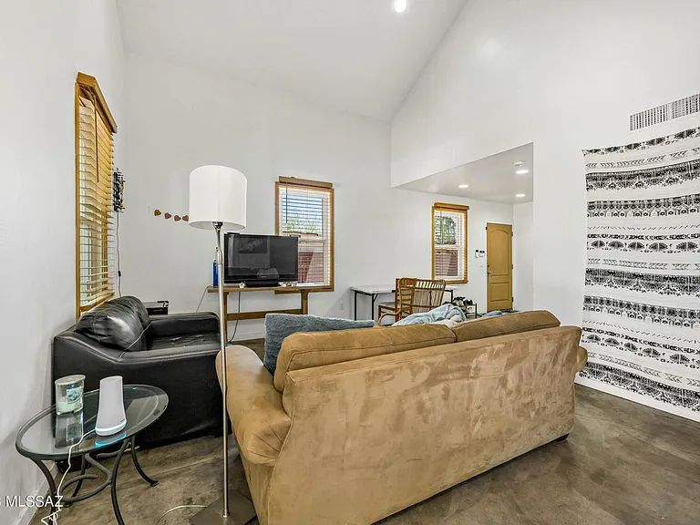 527 N Jacobus Ave — Photo 5