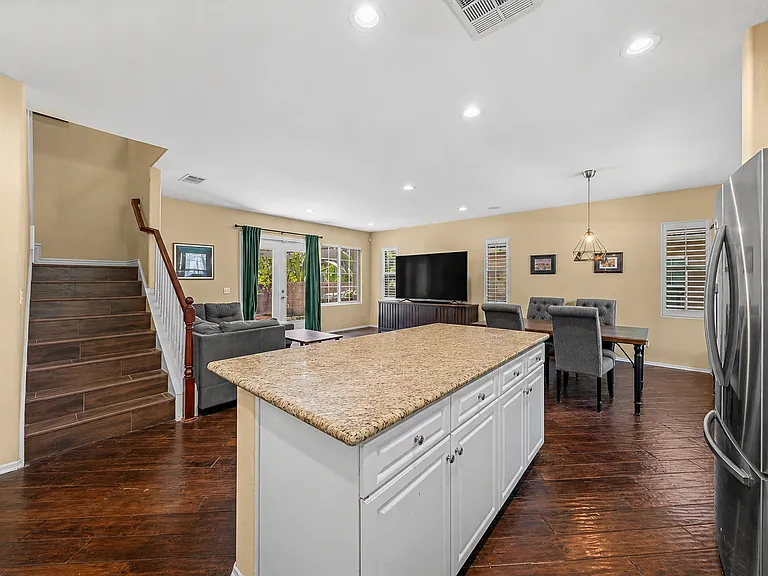 1732 Wolf Canyon Loop — Photo 3