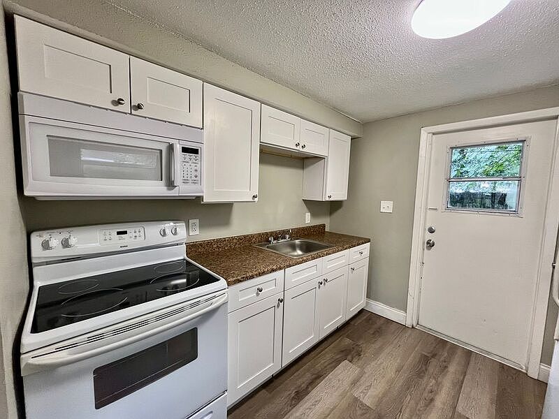 1st image of 5301 Oakwood Ct #15