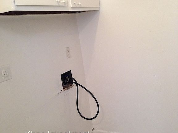 4th image of 950 Rosemore Ave