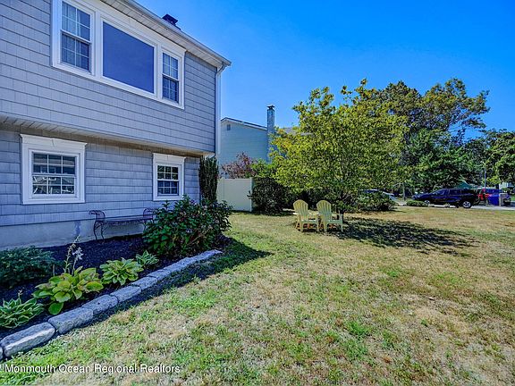 2nd image of 129 Sherwood Ln