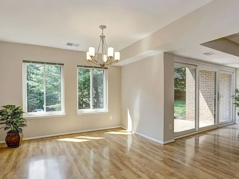 11305 Commonwealth Dr #T3 — Photo 3