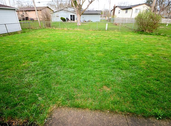 3rd image of 7612 Brookside Dr