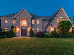 23 Shelley Ln, West Harrison, NY