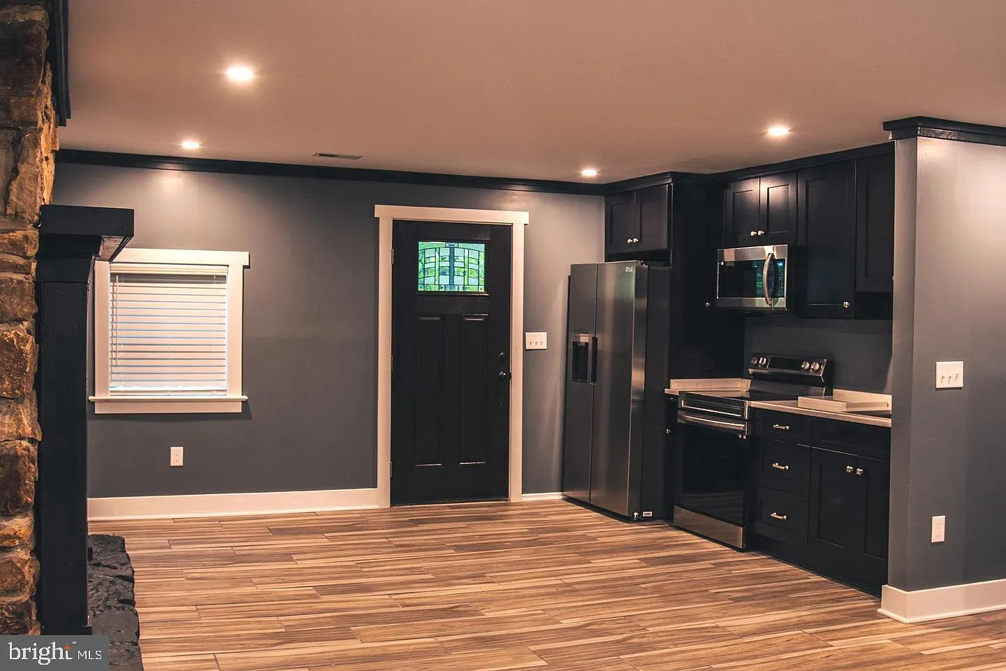 3 bed, 936 sqft, $1,825 — Photo 3