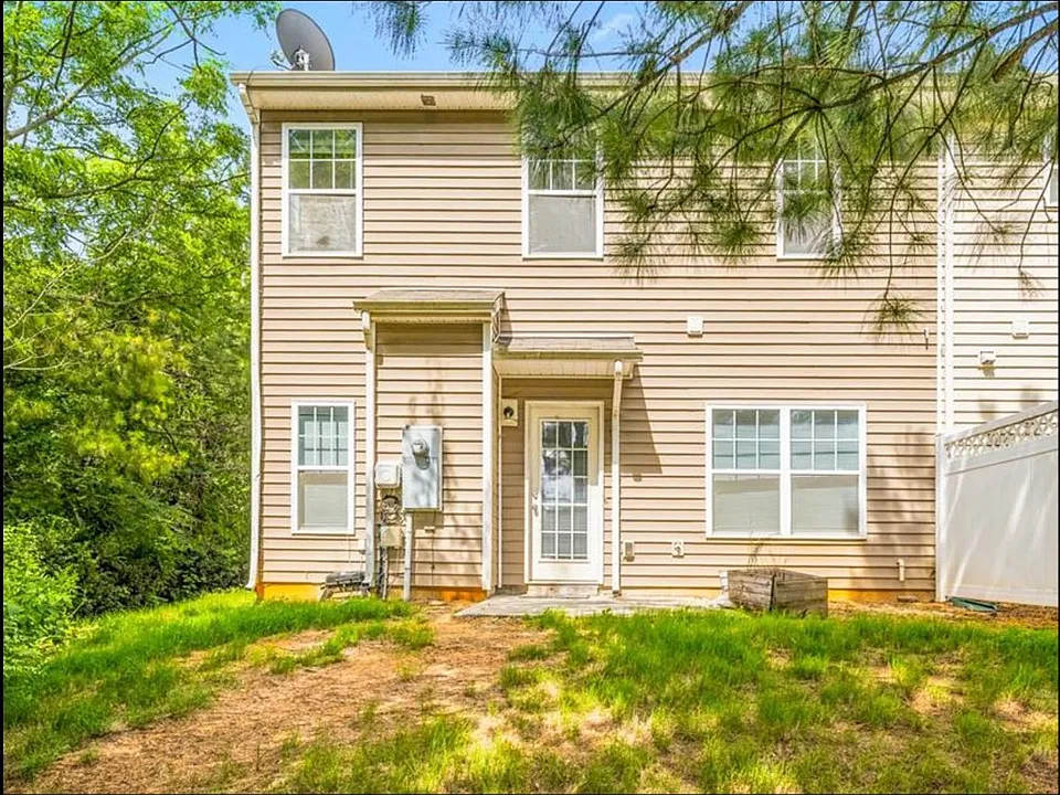 1039 Cloyne Ct