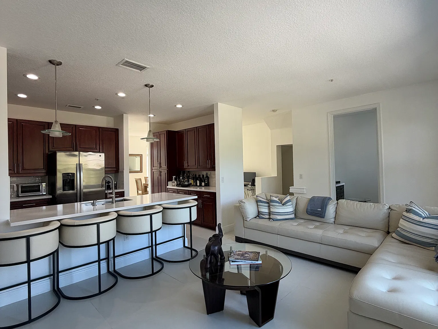3 bed, 2334 sqft, $5,250 — Photo 4