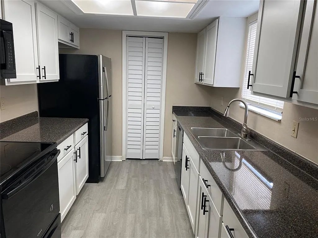 3 bed, 2.0 bath, 1332 sqft, $1,795 — Photo 4