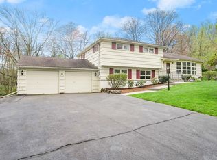 44 Geraldine Cir, Trumbull, CT 06611