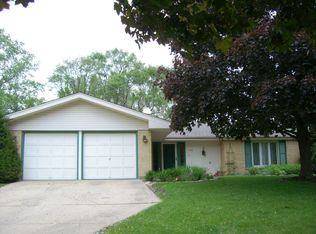 21W552 Buckingham Rd, Glen Ellyn, IL 60137