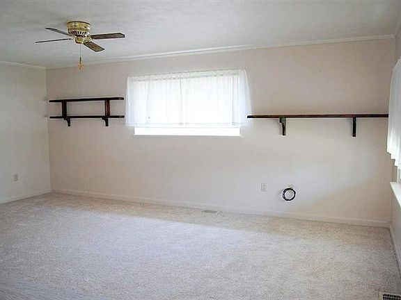 3rd image of 2264 Russet Ave
