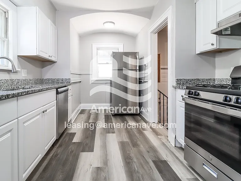 1534620_006_kitchen_7.jpg