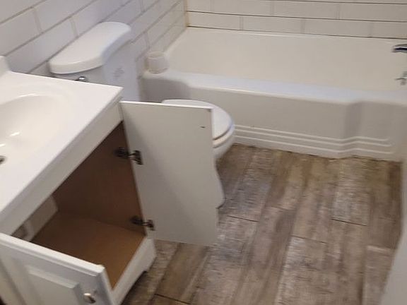 5th image of 12045 Ashton Ave