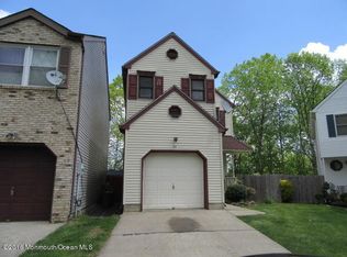 26 Oak Knoll Dr, Matawan, NJ 07747