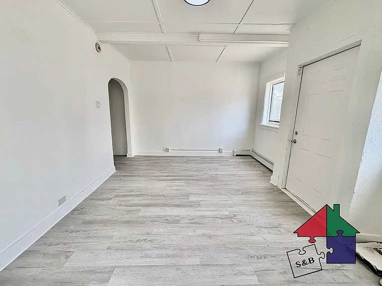 94 Malletts Bay Ave — Photo 2