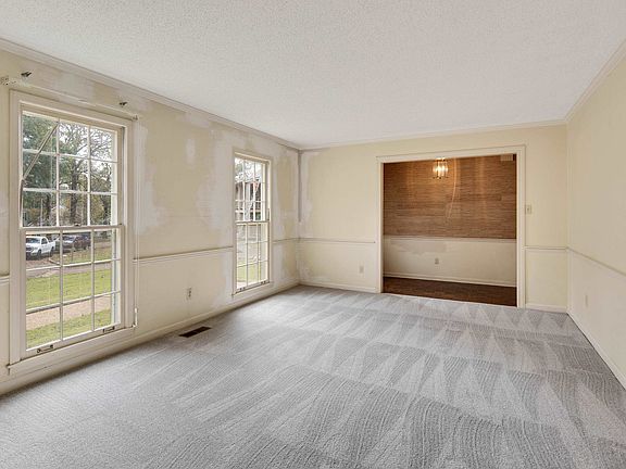 4th image of 561 King Oaks Cv