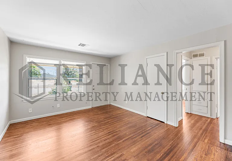 2237 N Erie Ave — Photo 8