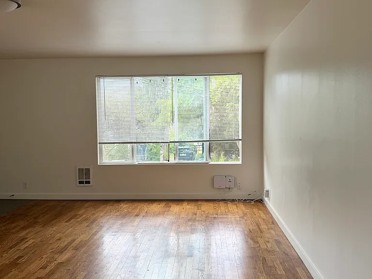 312 28th Ave S #B — Photo 8