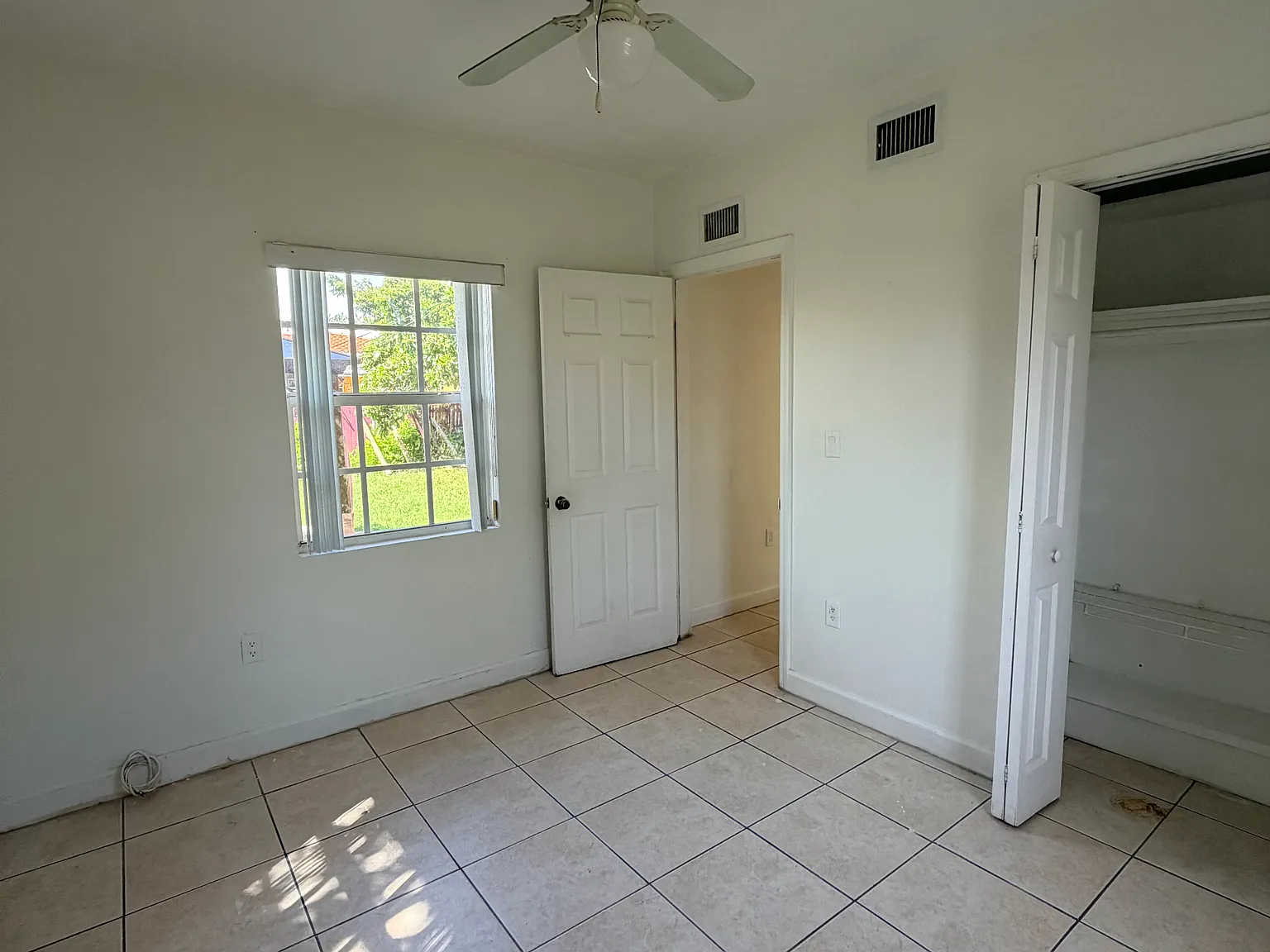 2 bed, 1000 sqft, $2,300 — Photo 4