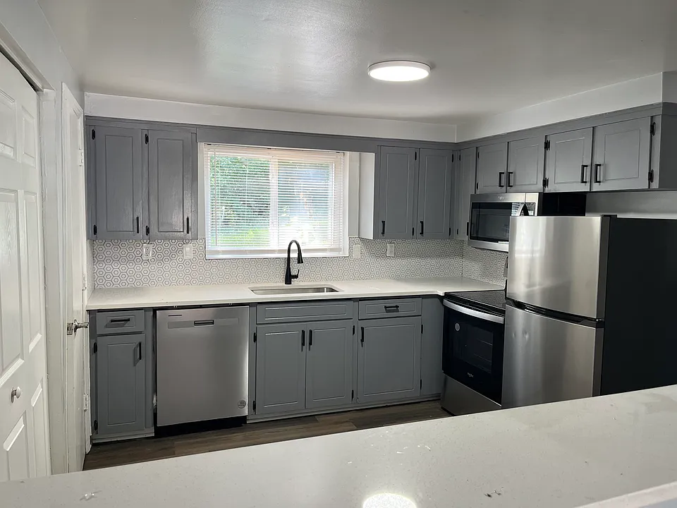 9027 NW 57th St