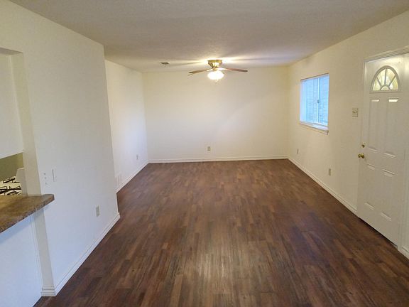 2nd image of 1808 Willow Ln